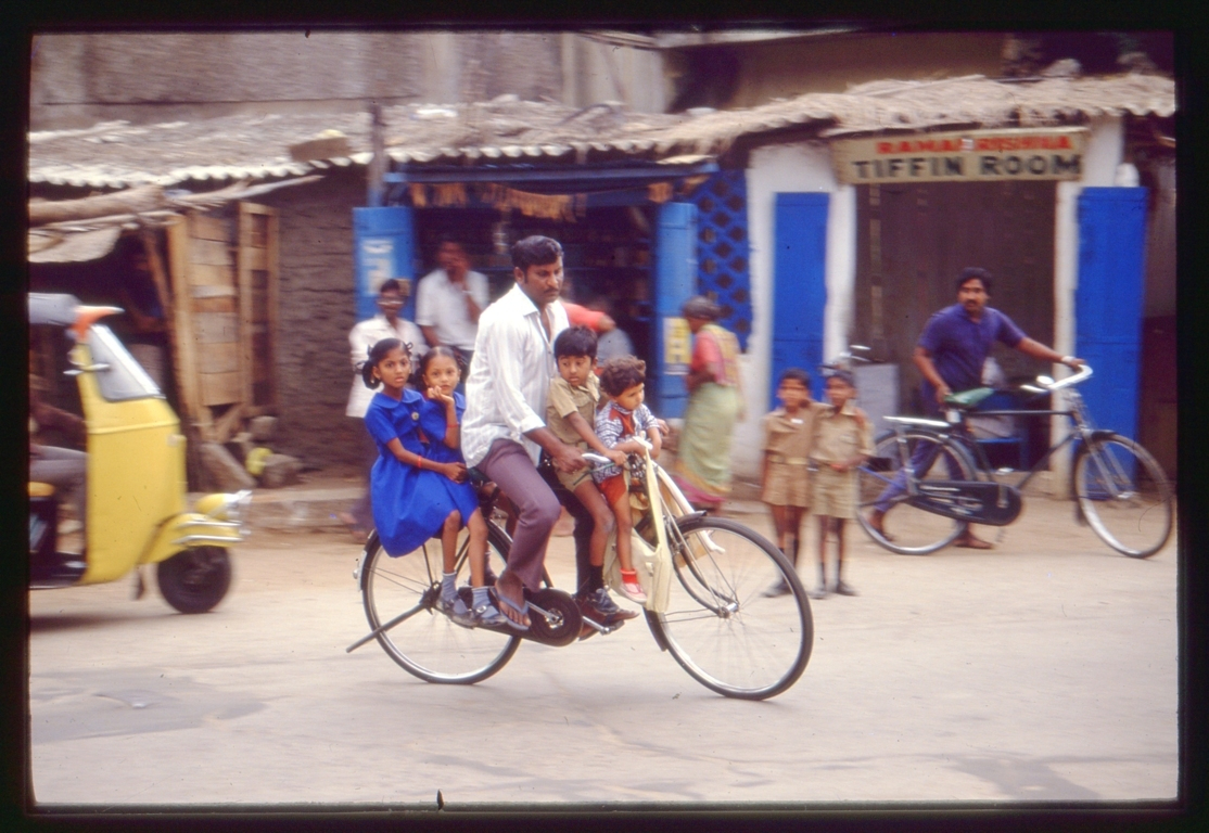 Hyderabad-bicycle-family