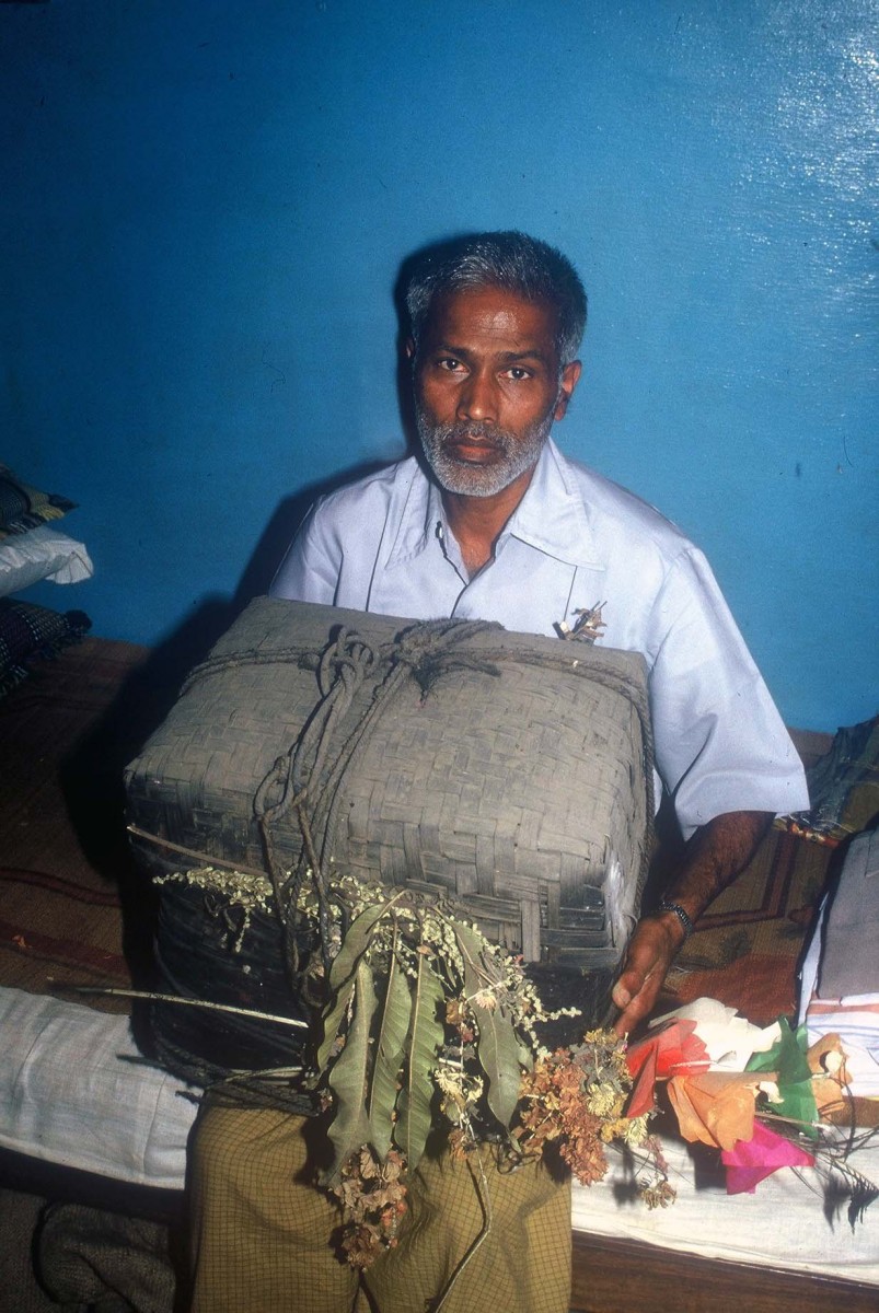 Pujari-with-Ammanis-box-1984