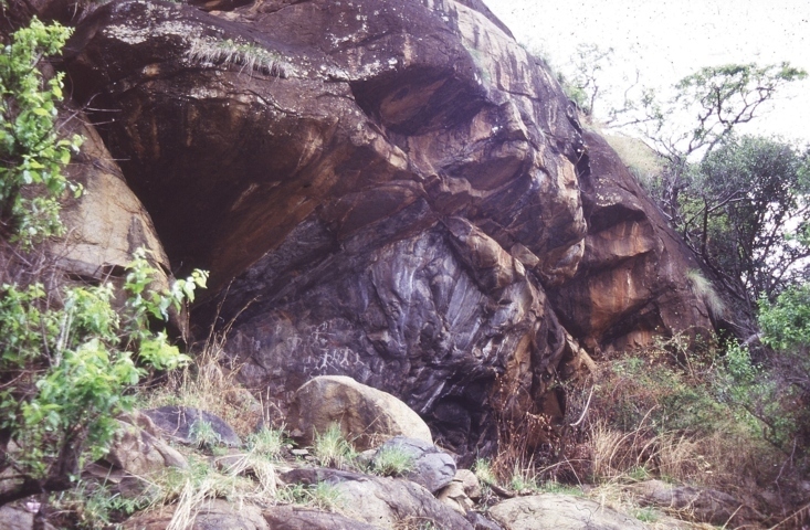Sirumalai - rock-shelter paintings - Aruvimalai