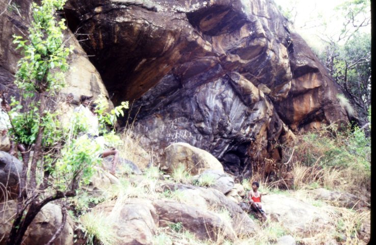 12-Aruvimalai-rock-shelter