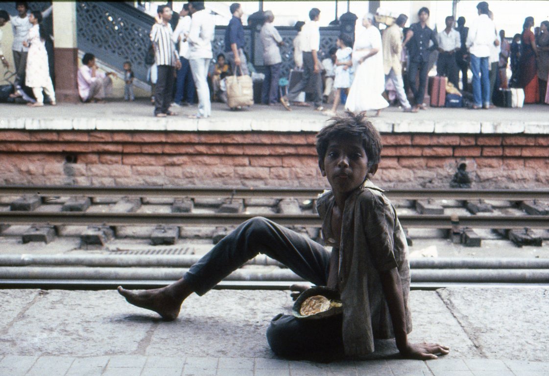 Street-station-boy-Hyderabad 1980s